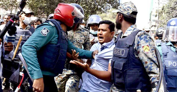 পাল্টাপাল্টি ধাওয়ার পর সরে গেল হিযবুতের কর্মীরা